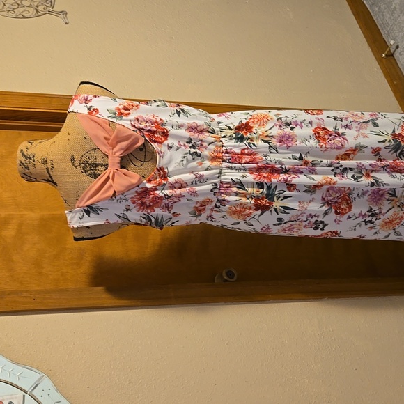 Siren Lily Floral Maxi Maternity Dress - White With Back Bow Detail Size XL - Picture 7 of 11